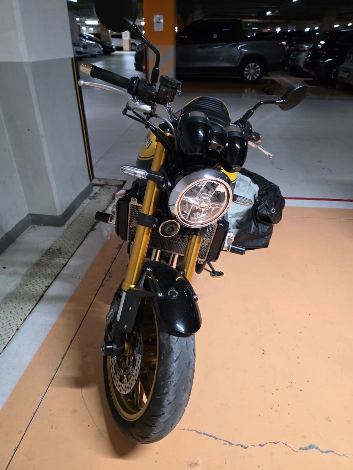 가와사키 Z 900 RS SE 1