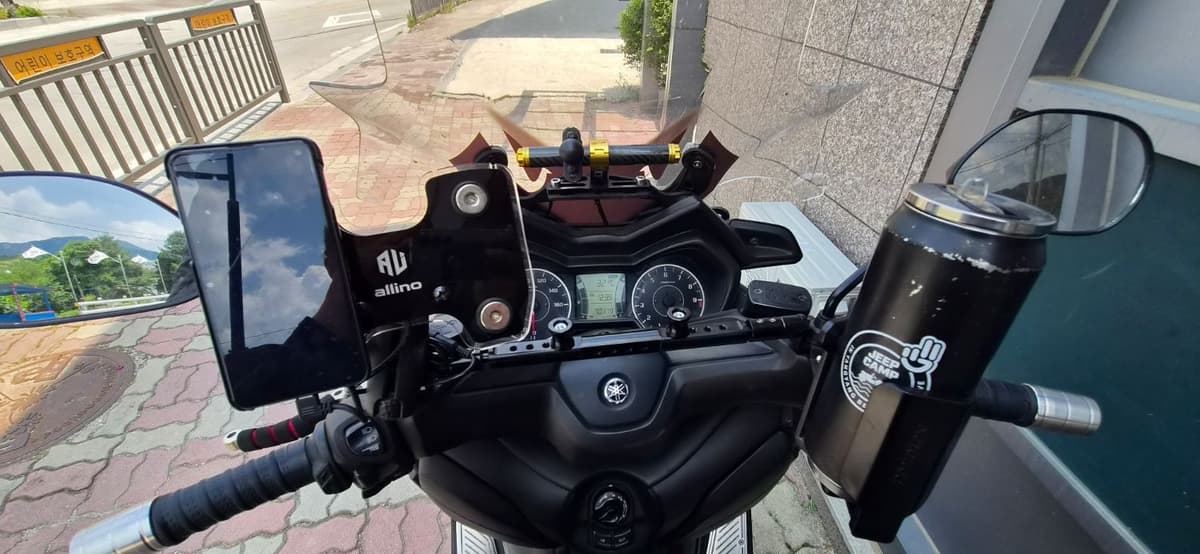 야마하 XMAX 300 ABS 7