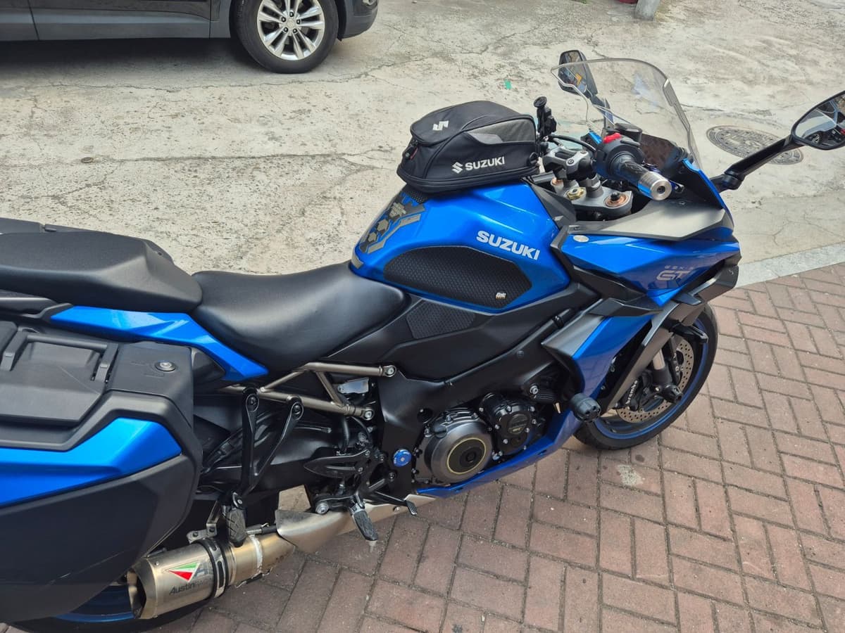 스즈키 GSX S 1000 GT 2