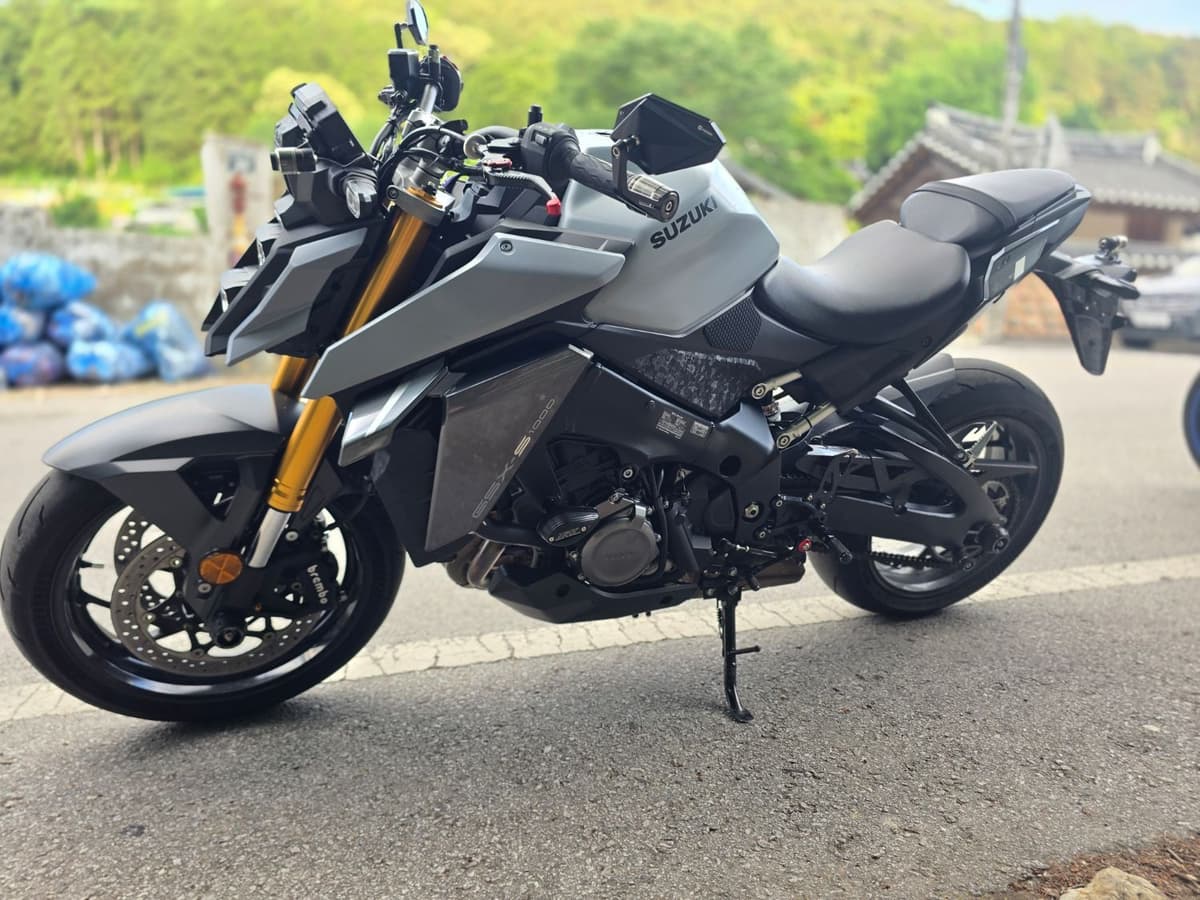 스즈키 GSX S 1000 4