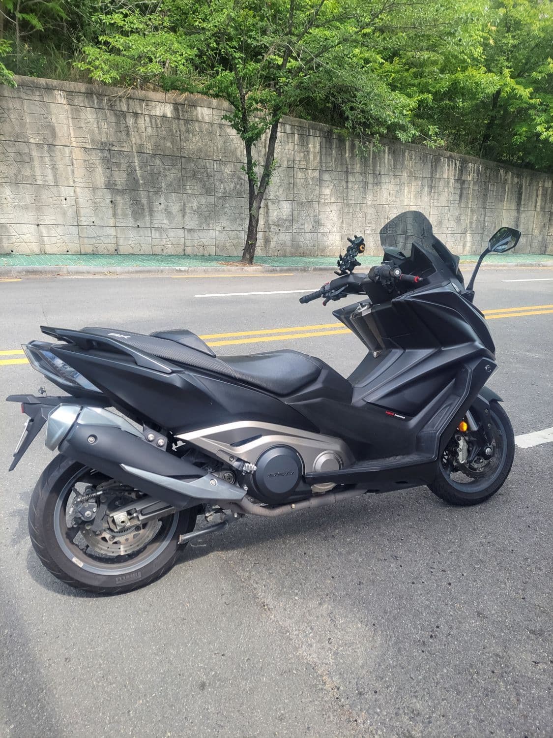 킴코 AK 550 i 1