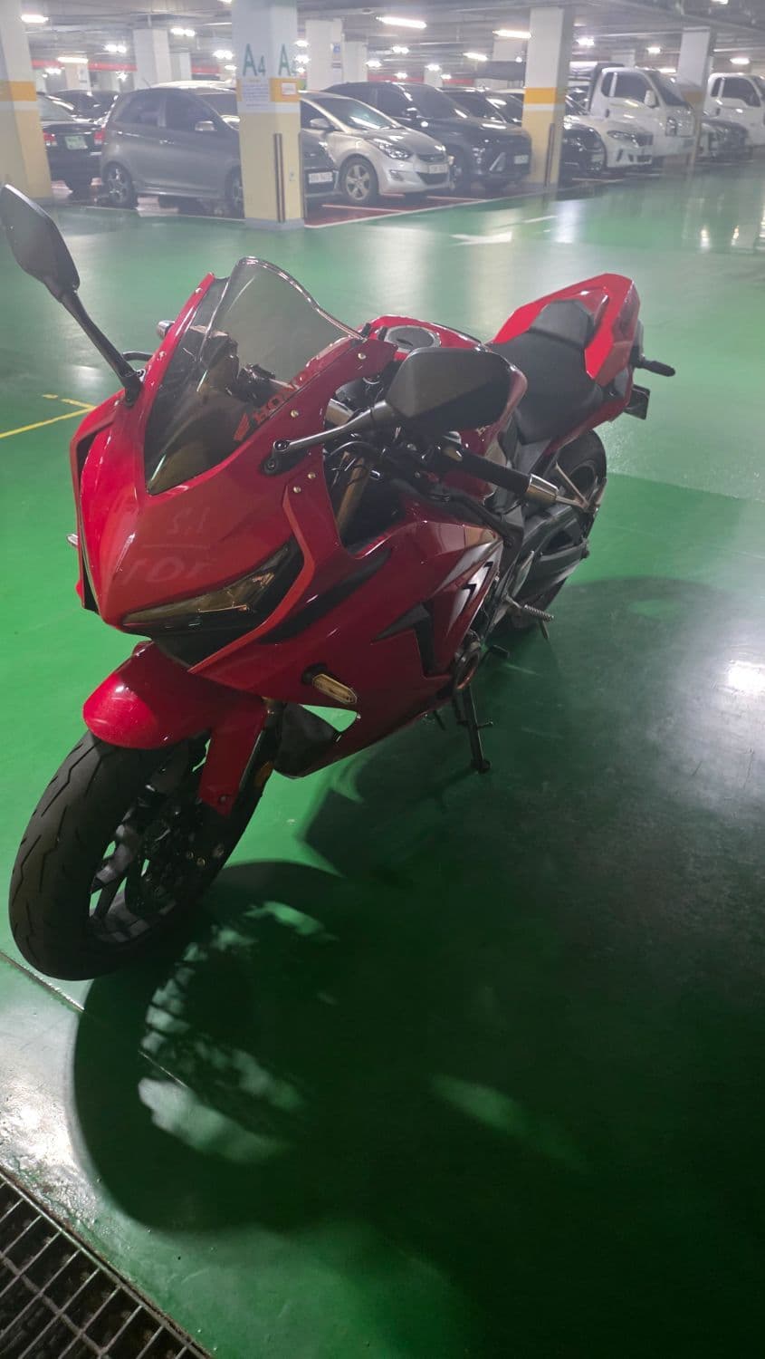 혼다 CBR 650 R MT 1