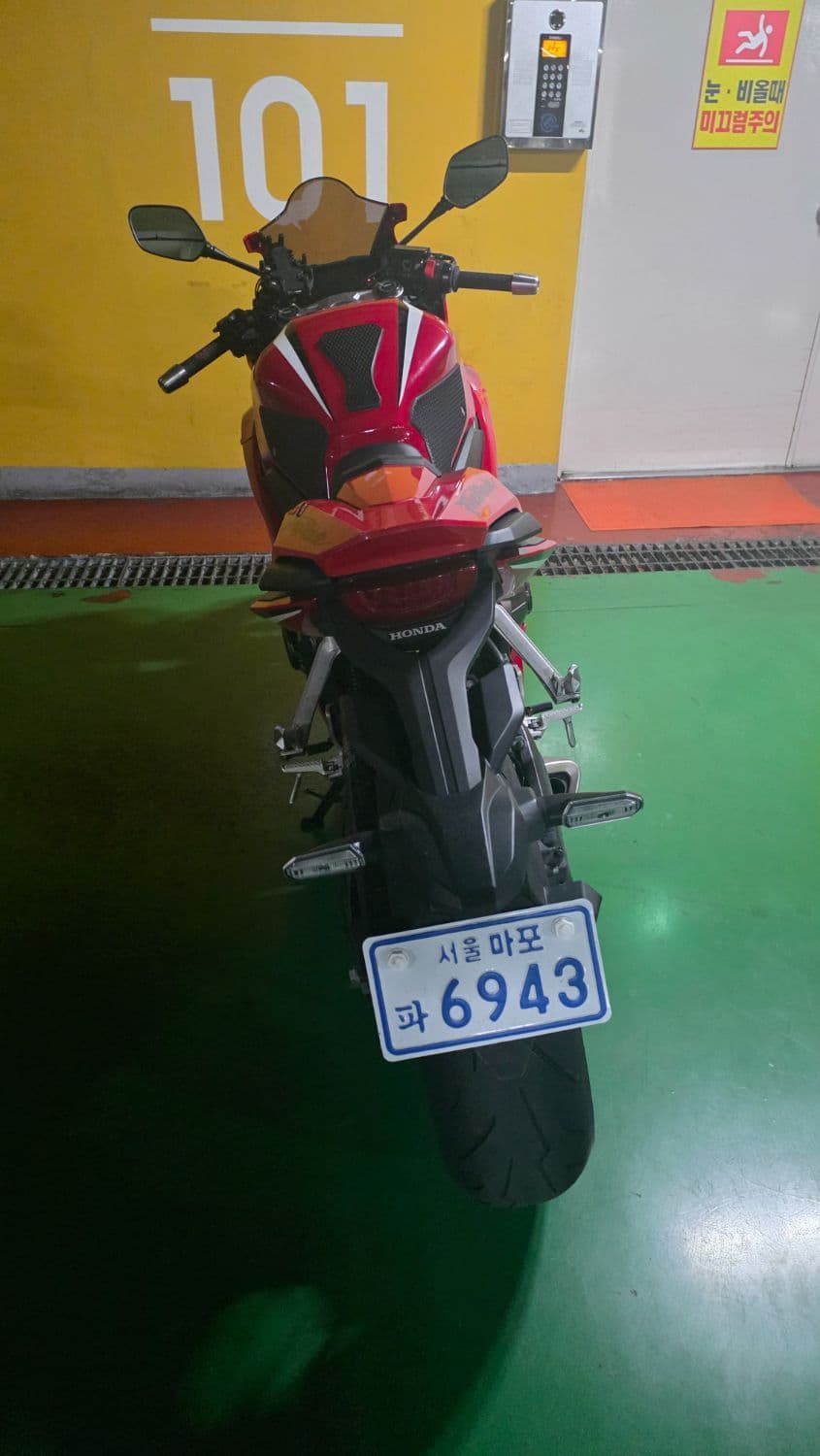 혼다 CBR 650 R MT 3