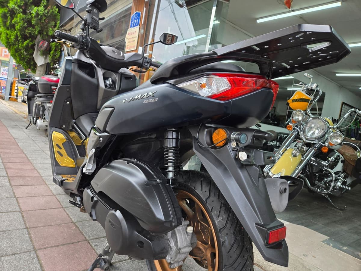 야마하 NMAX 155 more