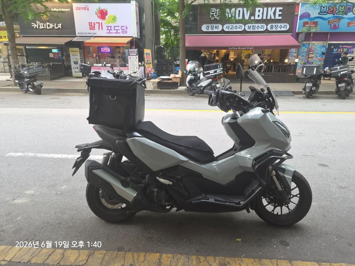 혼다 ADV 350 more