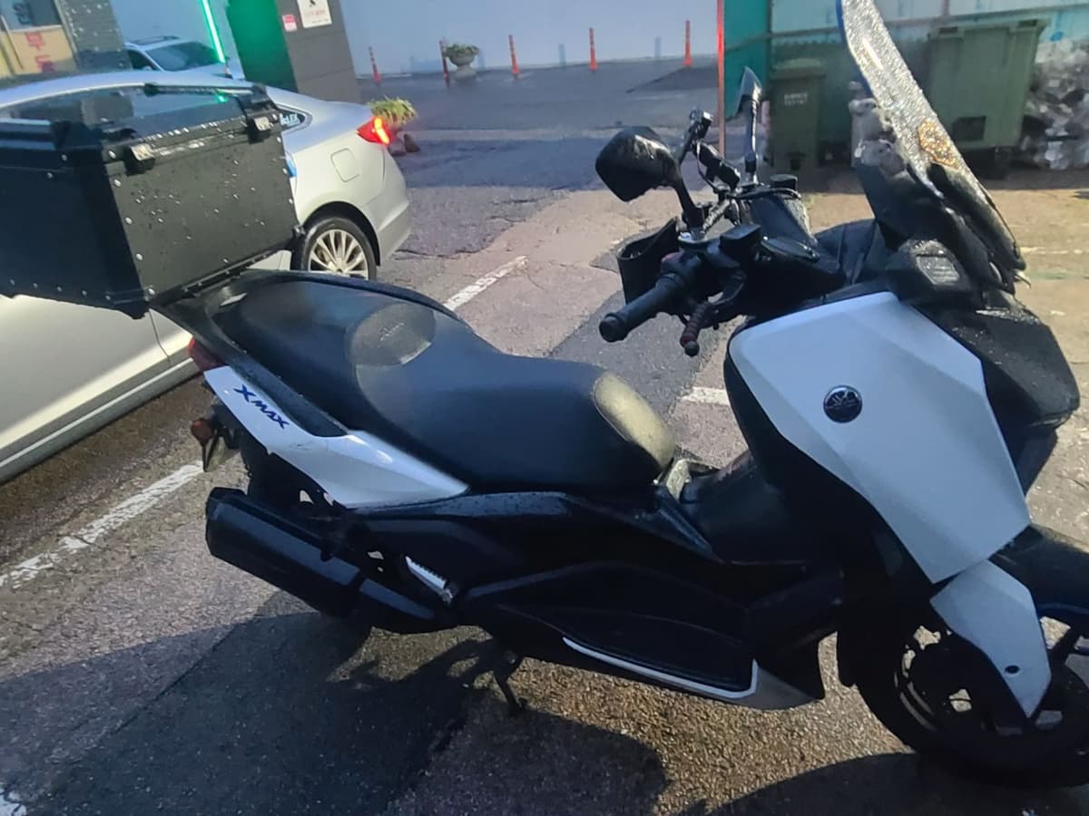 야마하 XMAX 300 ABS 2