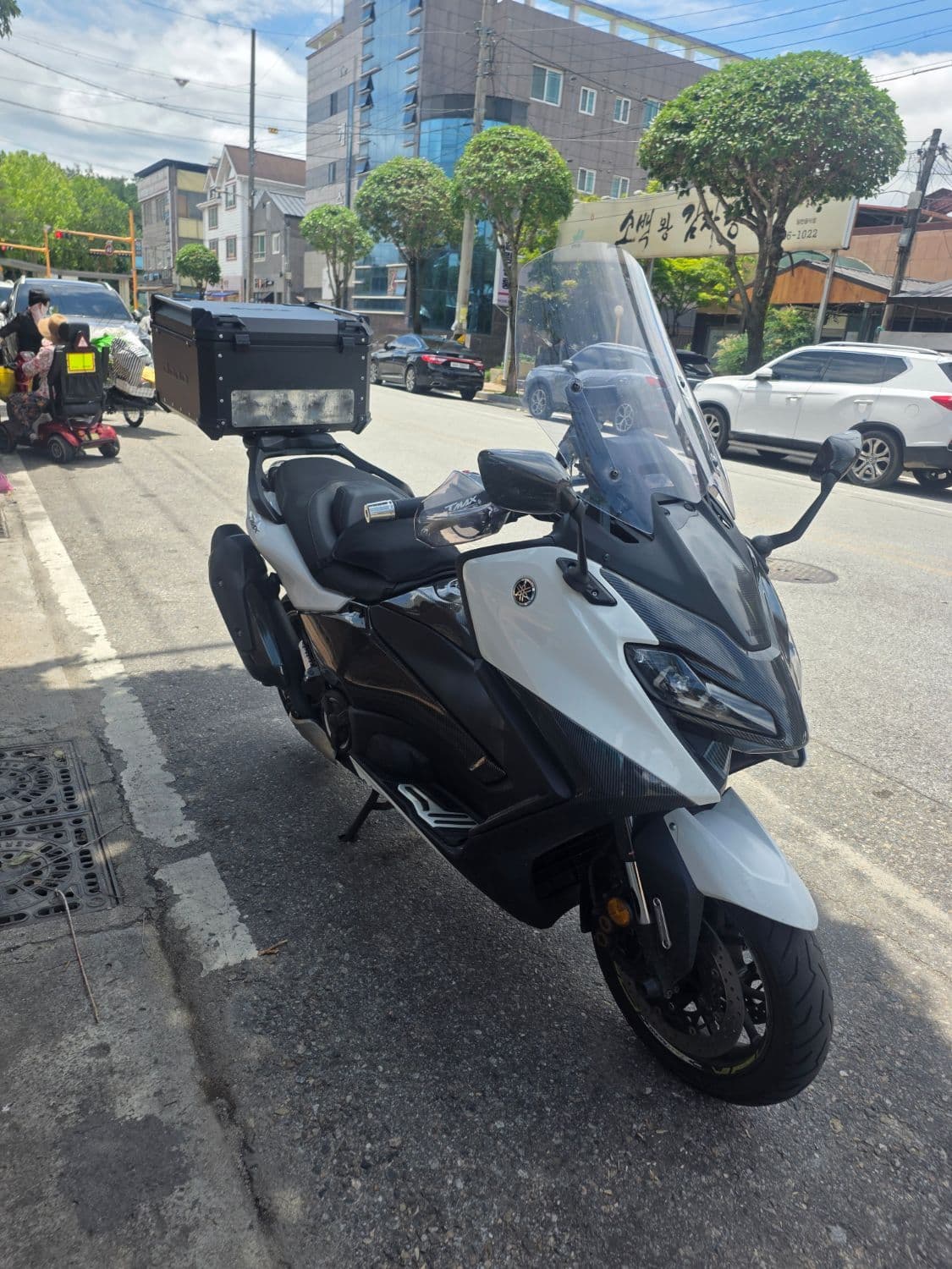 야마하 TMAX 560 2