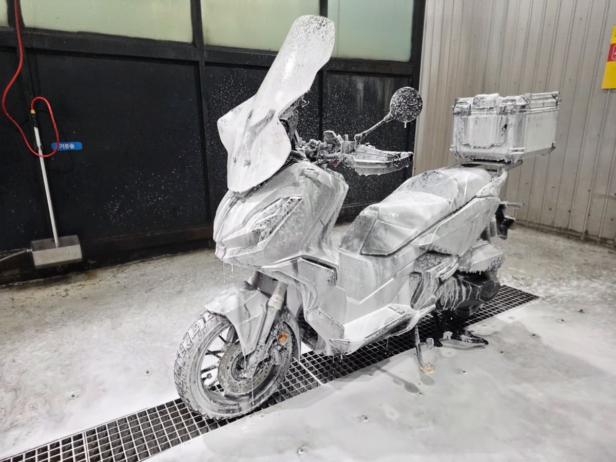 혼다 ADV 350 more