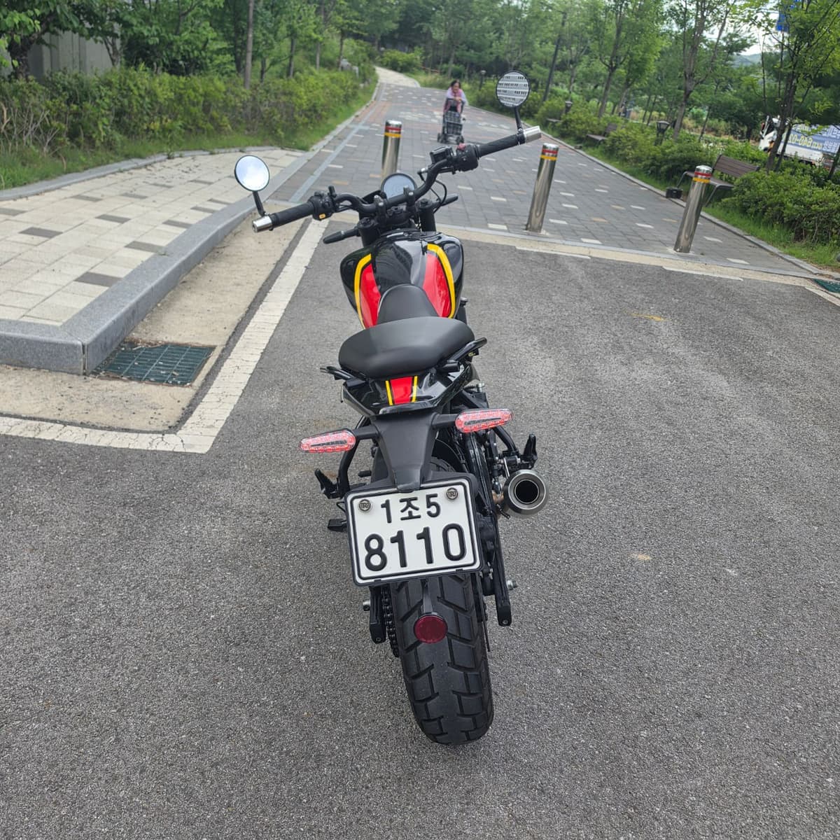 로얄엔필드 게릴라 450 more