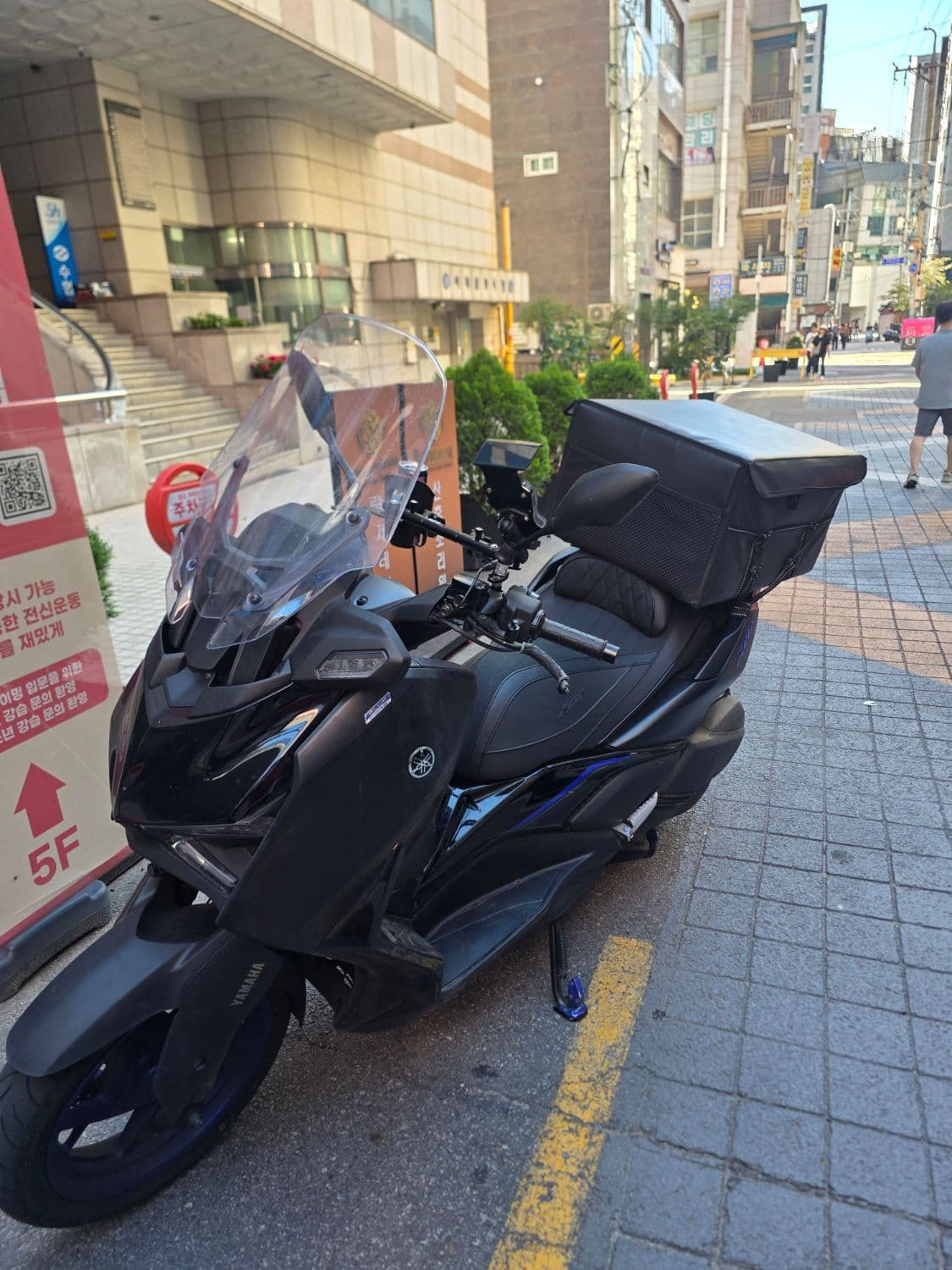 야마하 XMAX 300 ABS 1