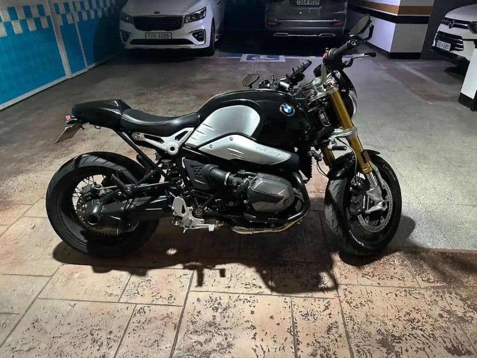 BMW R nine T 1