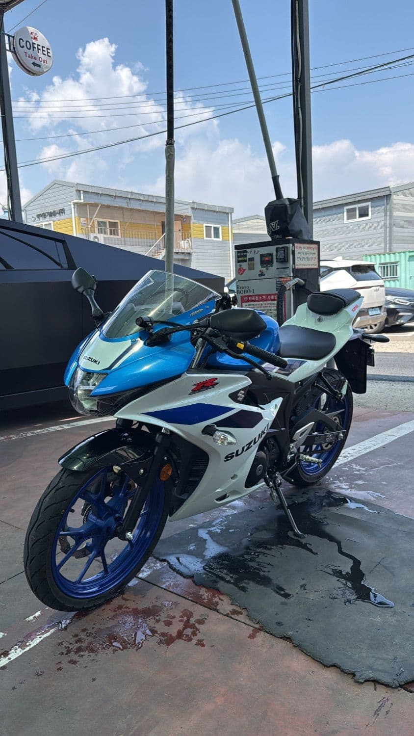 스즈키 GSX R 125 ABS 1