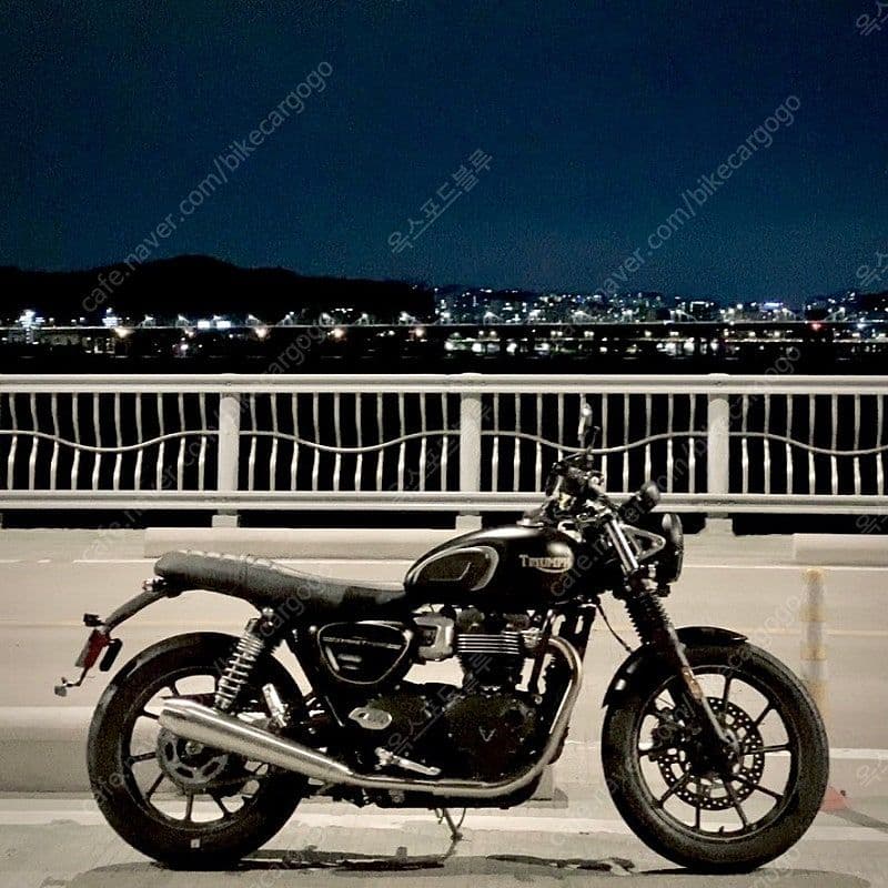 트라이엄프 스트리트 트윈 900 3