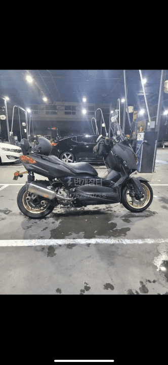 야마하 XMAX 300 ABS 1