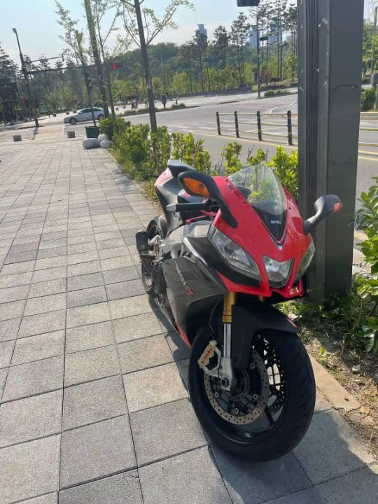 아프릴리아 RSV 4 R APRC ABS 1