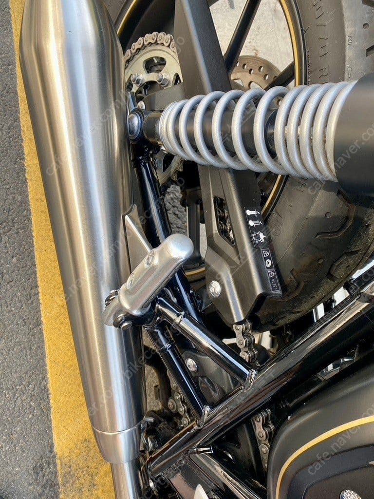 트라이엄프 스트리트 트윈 900 9