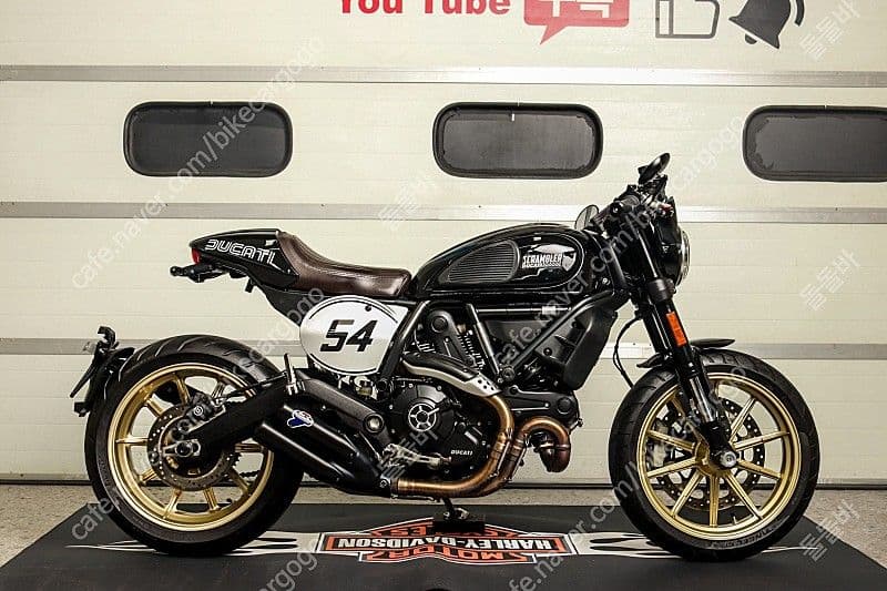 트라이엄프 스크램블러 1