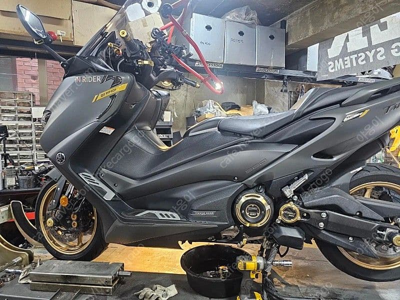 야마하 TMAX 560 2