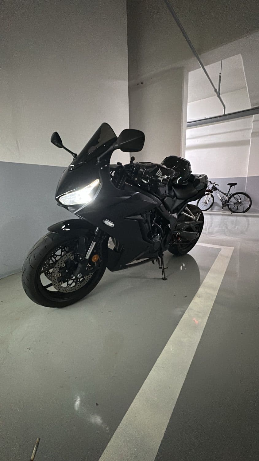 혼다 CBR 650 R MT 3