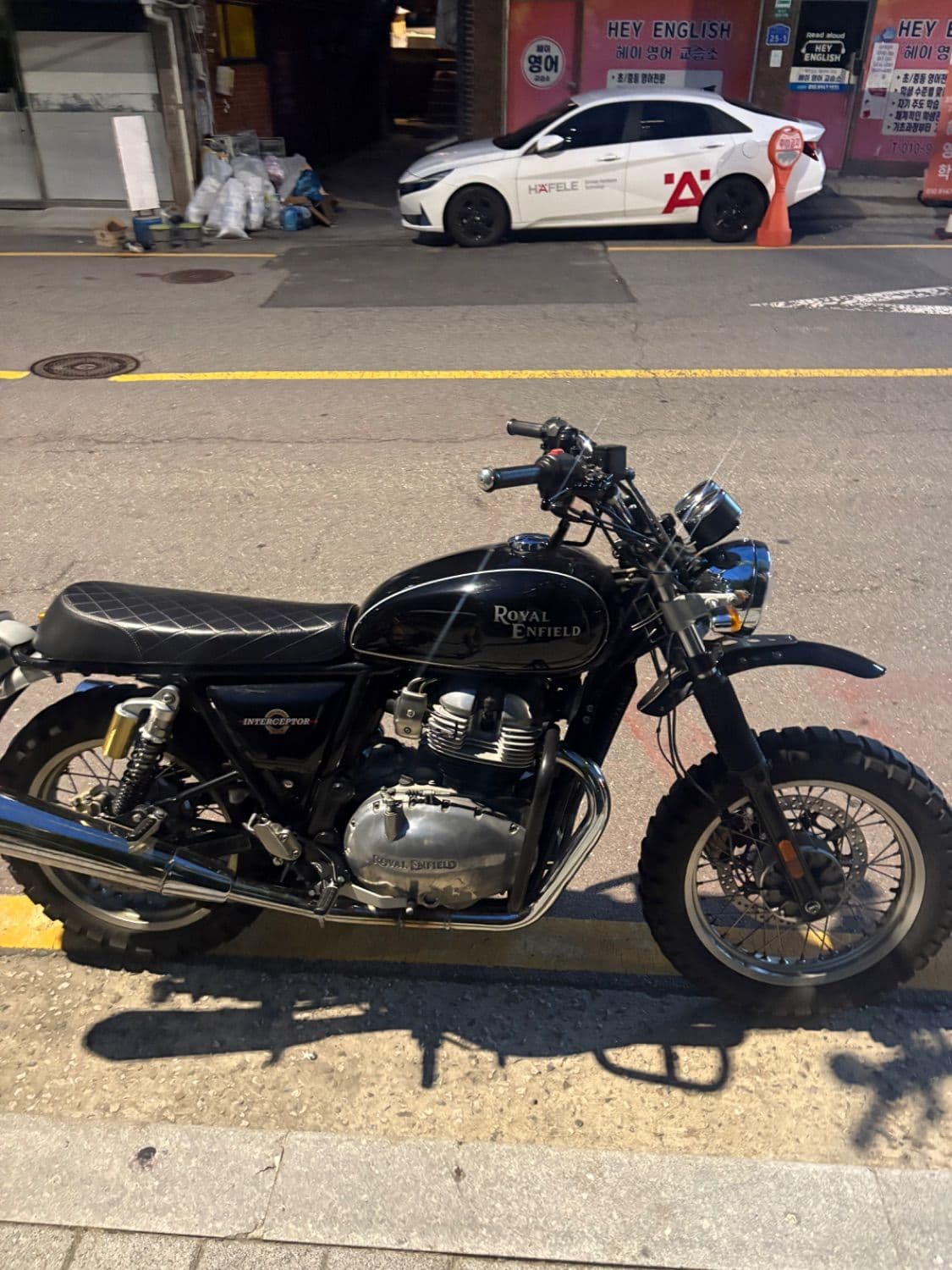 로얄엔필드 인터셉터 650 more