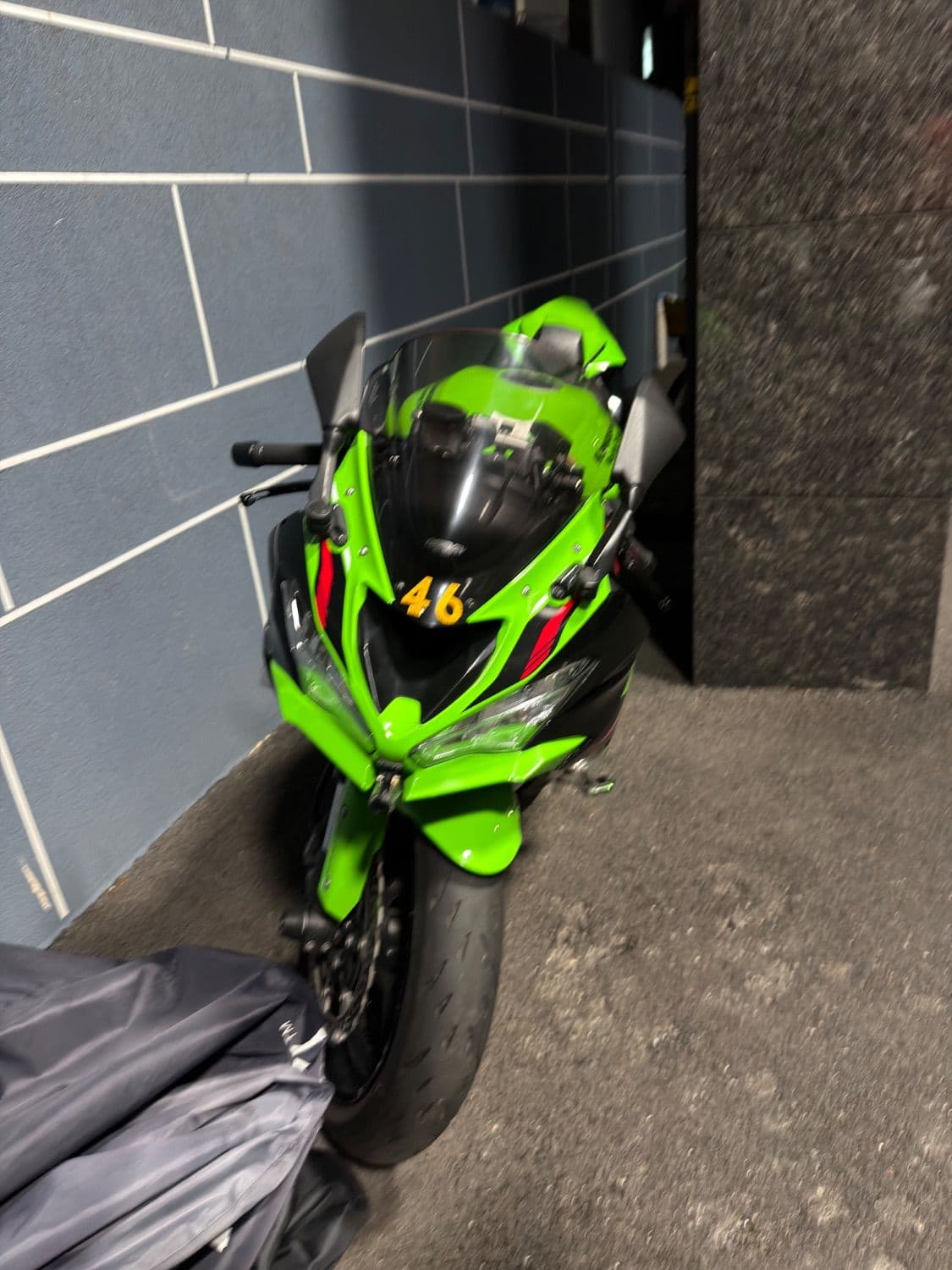 가와사키 닌자 ZX-6R 1