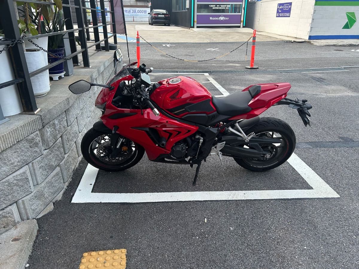 혼다 CBR 650 R MT 7