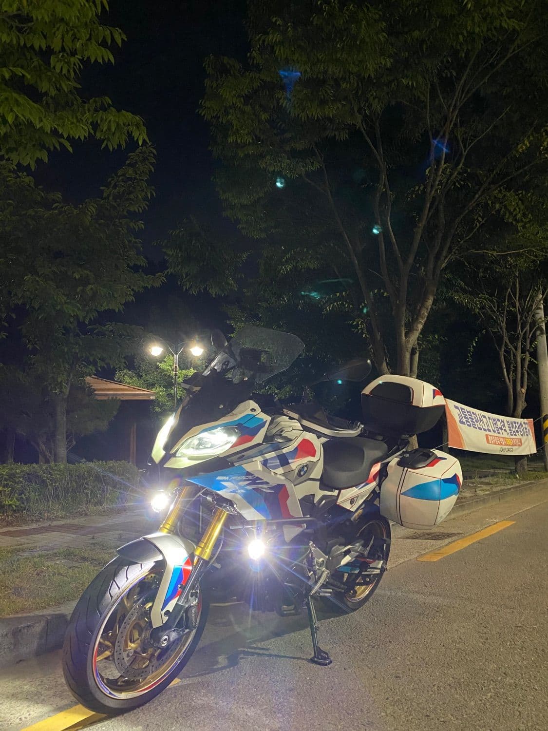 BMW F 900 XR 2