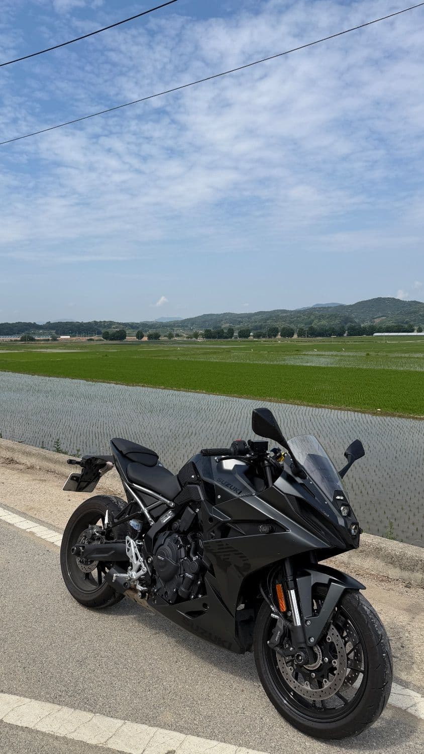 스즈키 GSX 8R 2