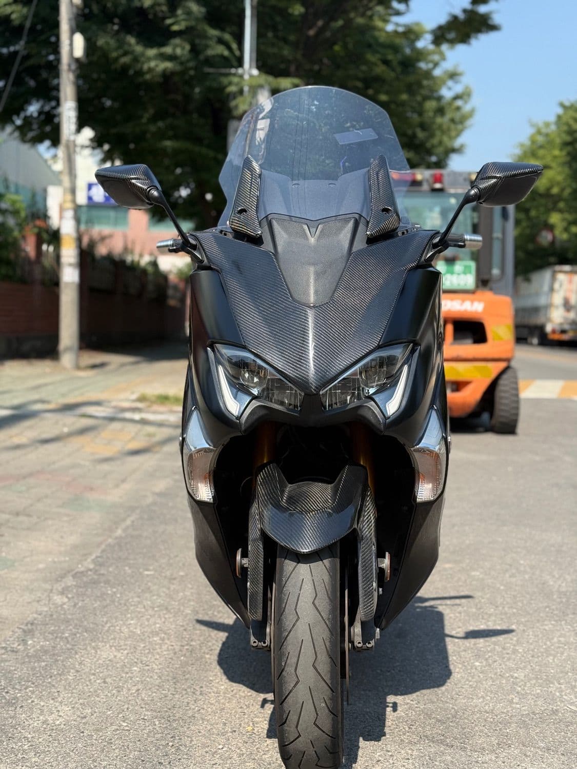 야마하 TMAX DX 1