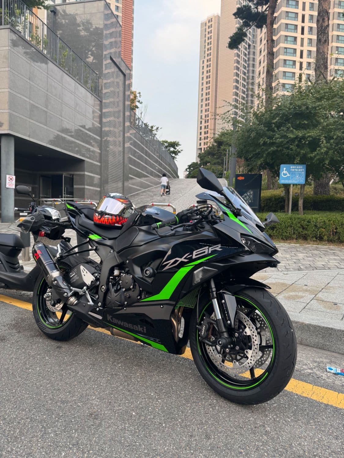 가와사키 닌자 ZX-6R 1