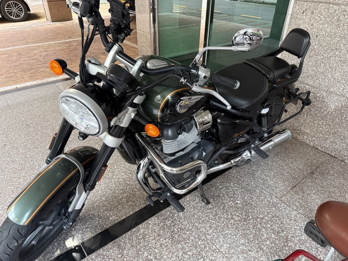 로얄엔필드 슈퍼메테오 650 3