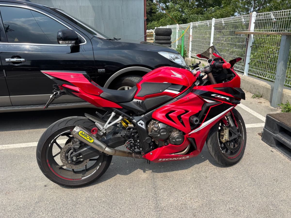 혼다 CBR 650 R MT 1