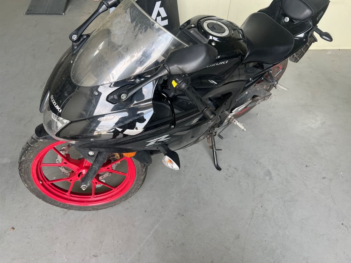 스즈키 GSX R 125 ABS 1
