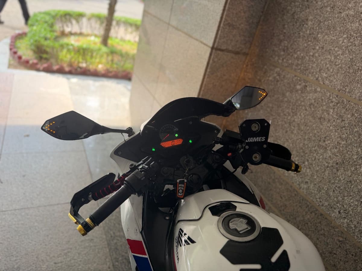 혼다 CBR 125 R 11