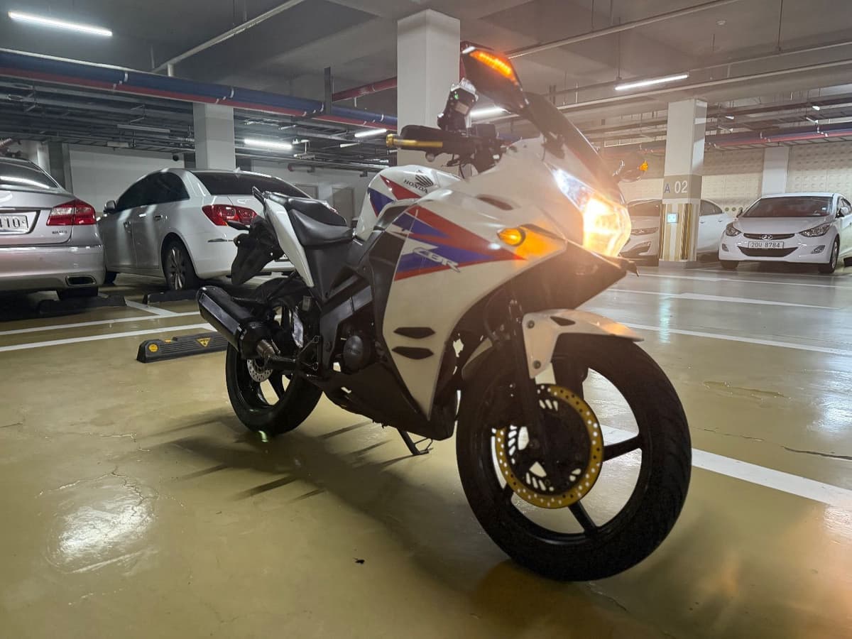혼다 CBR 125 R 8
