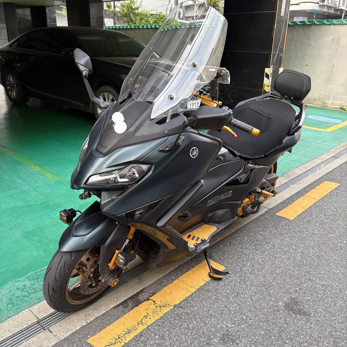 야마하 TMAX 560 more