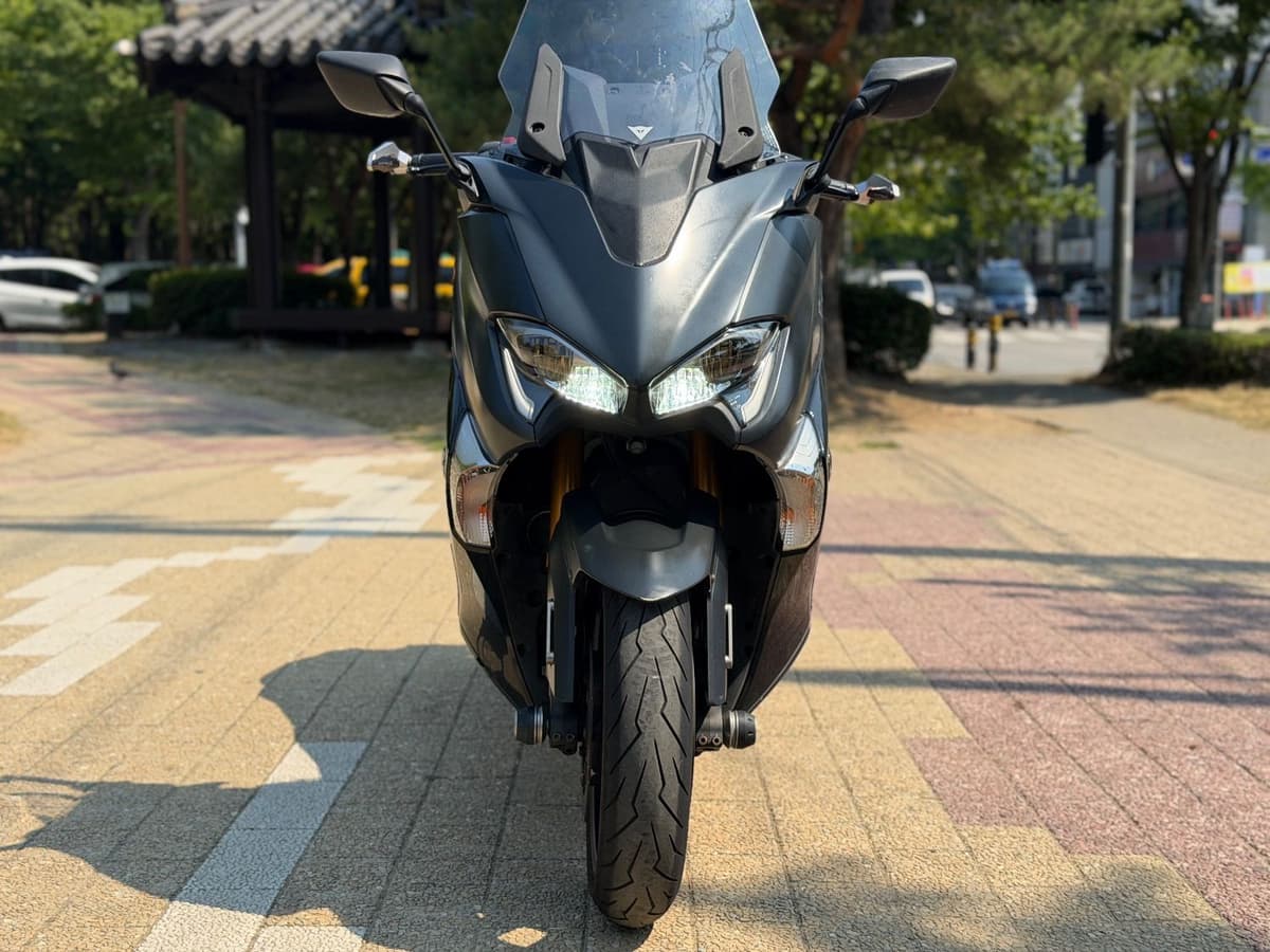야마하 TMAX DX 8