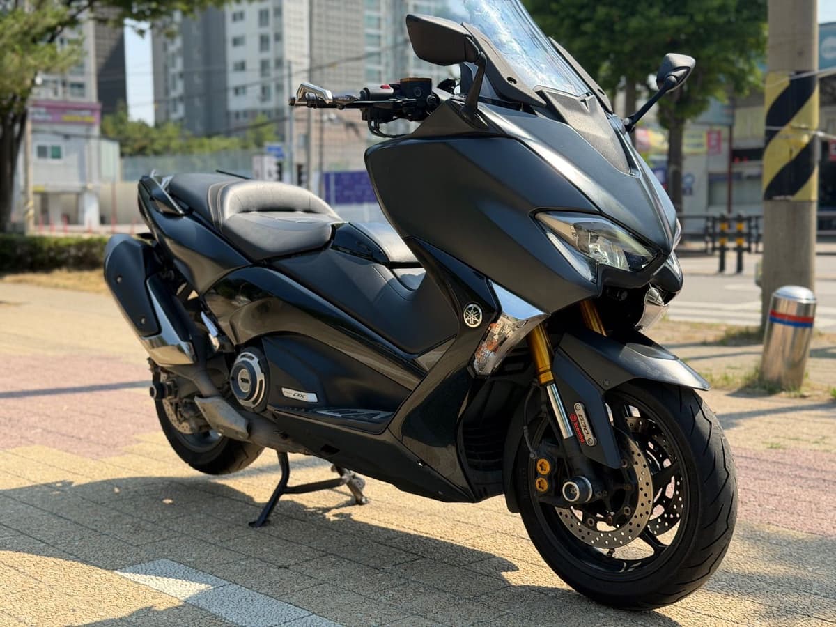 야마하 TMAX DX 1