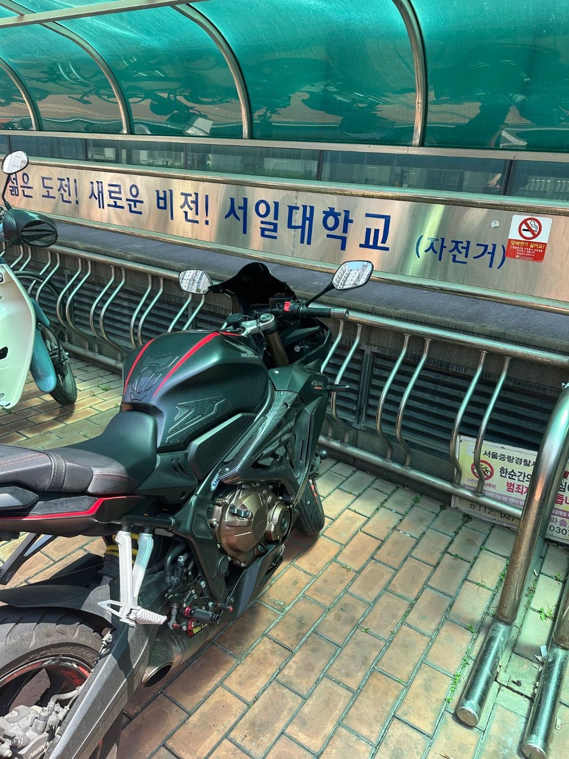 혼다 CBR 650 R MT 1