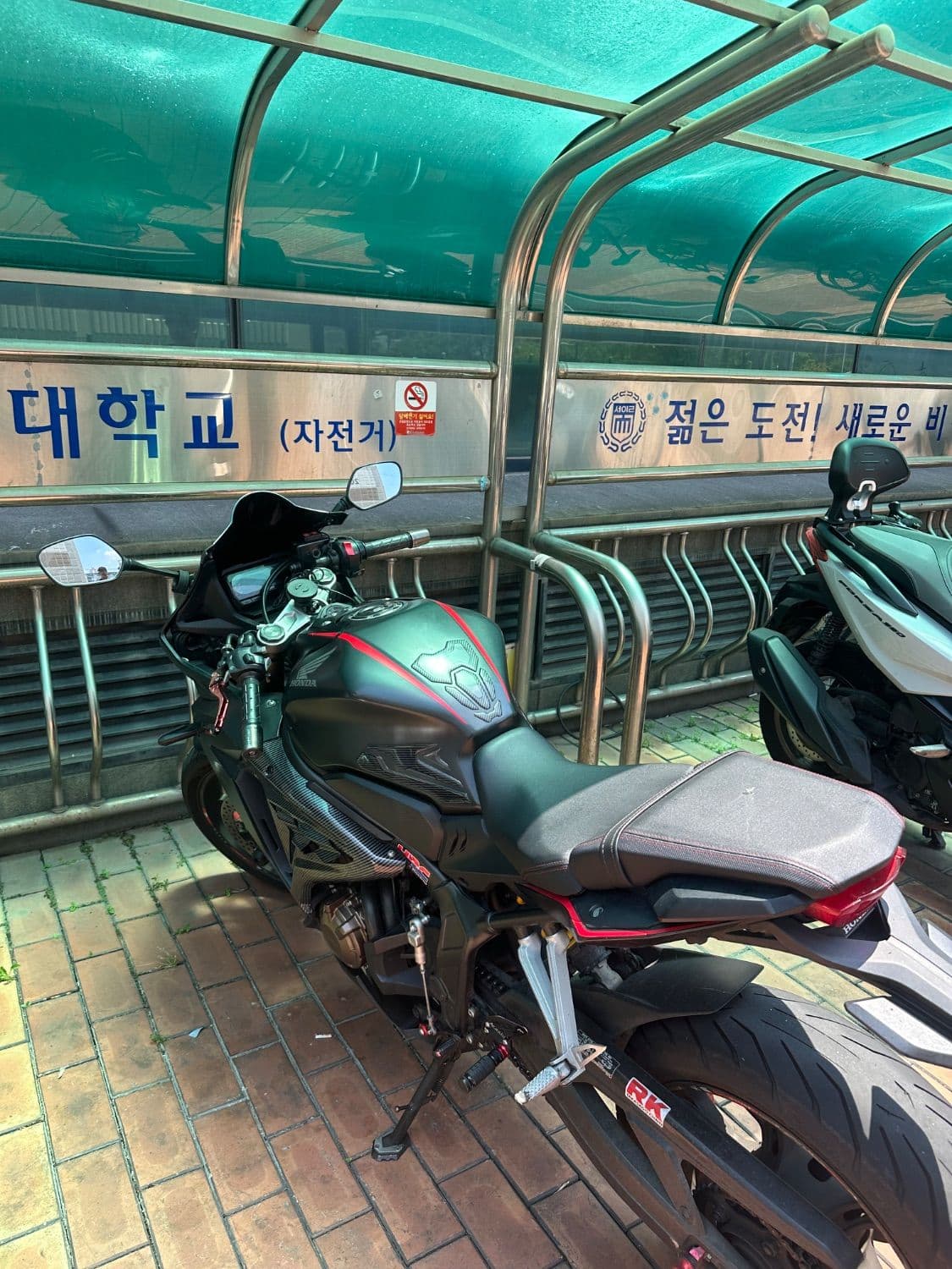 혼다 CBR 650 R MT 2