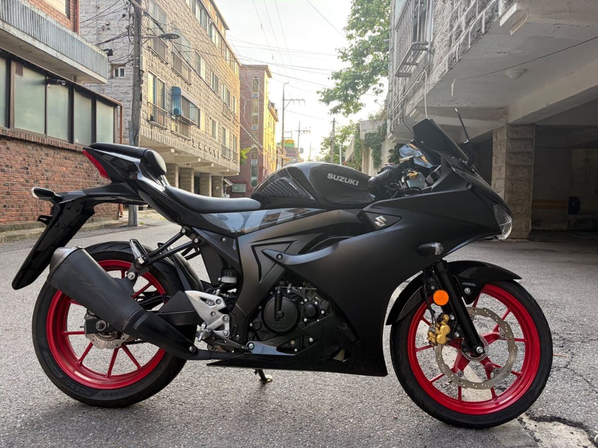스즈키 GSX R 125 ABS 1