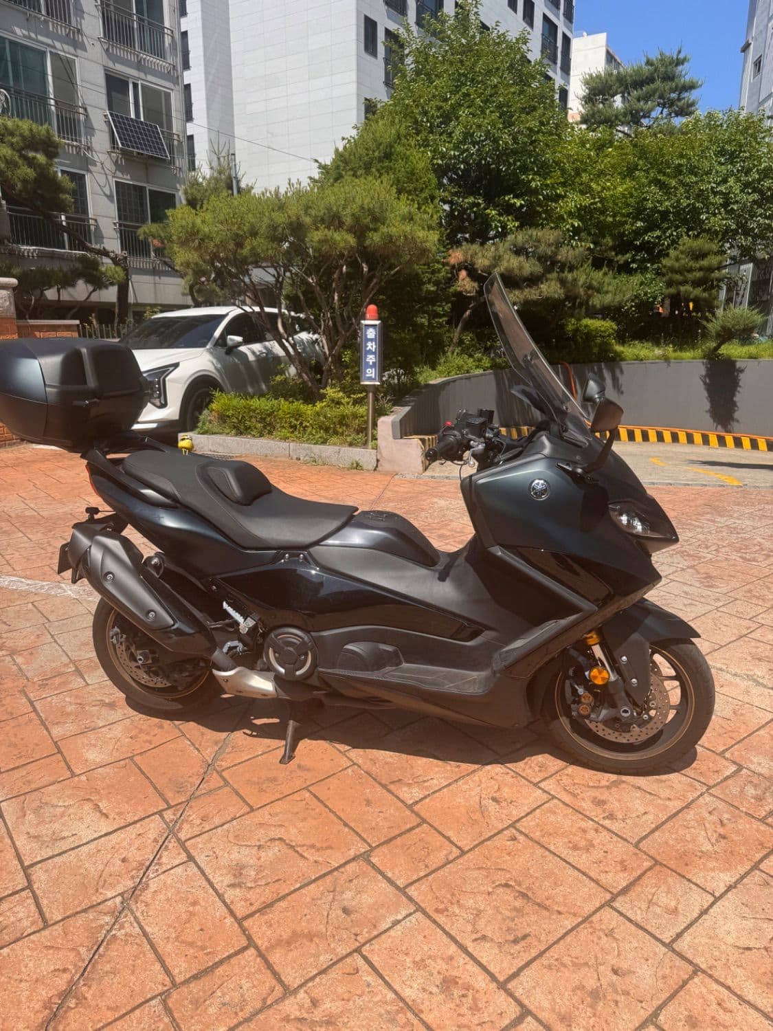 야마하 TMAX 560 2