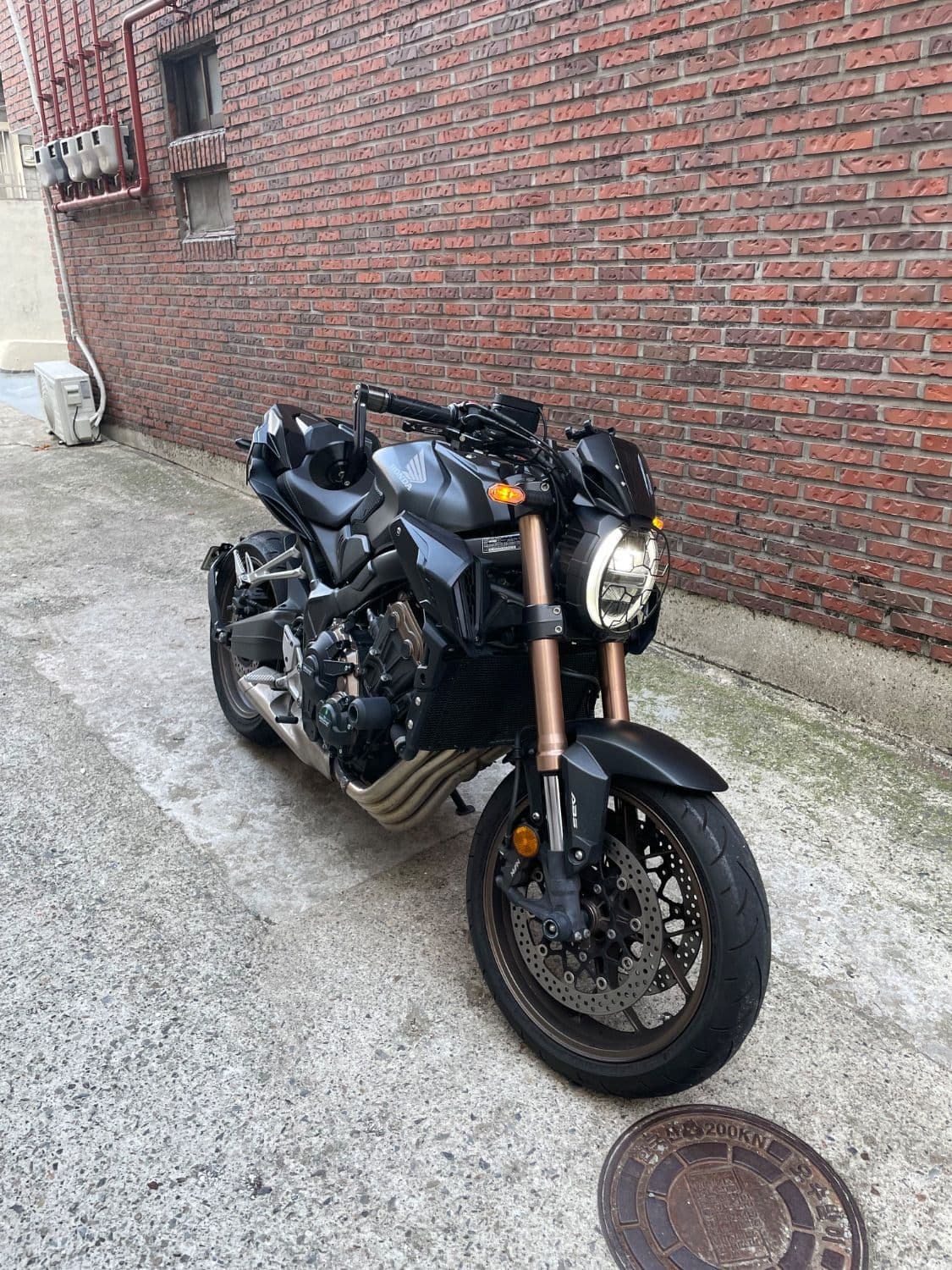 혼다 CB 650 R 1