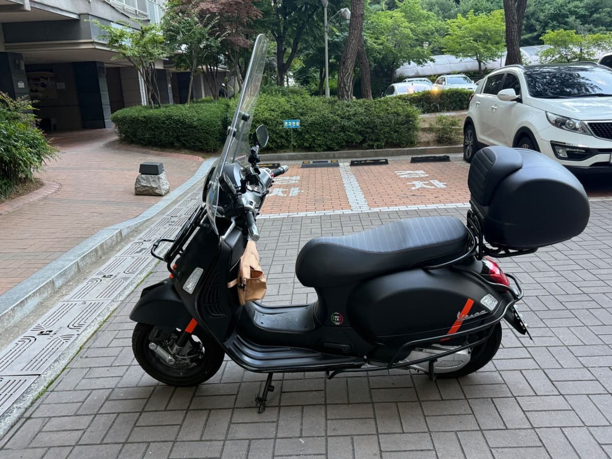 베스파 GTS 300 슈퍼스포츠 1