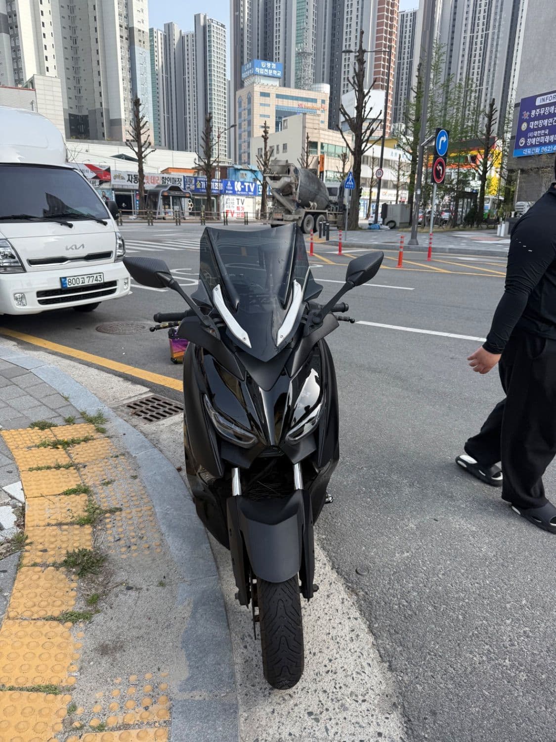 야마하 XMAX 300 ABS 1