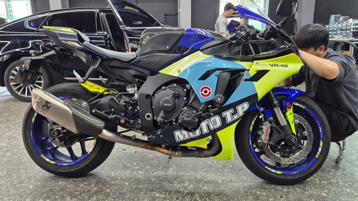 야마하 YZF R1 2