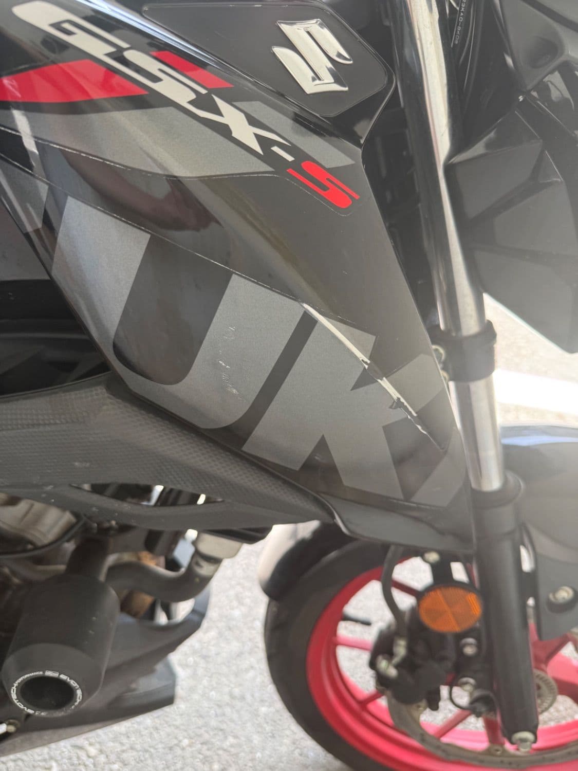 스즈키 GSX S 125 more