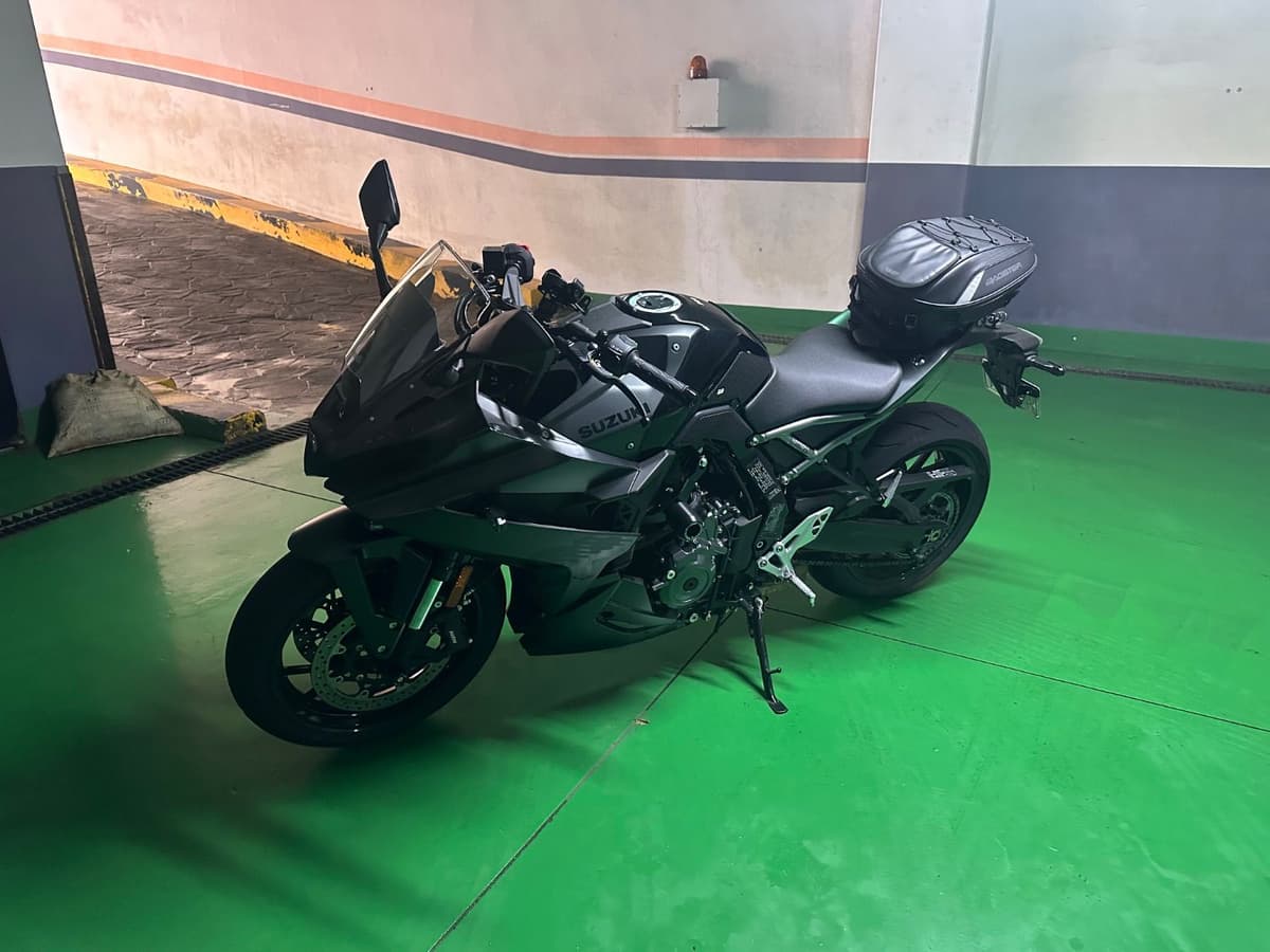 스즈키 GSX 8R 1