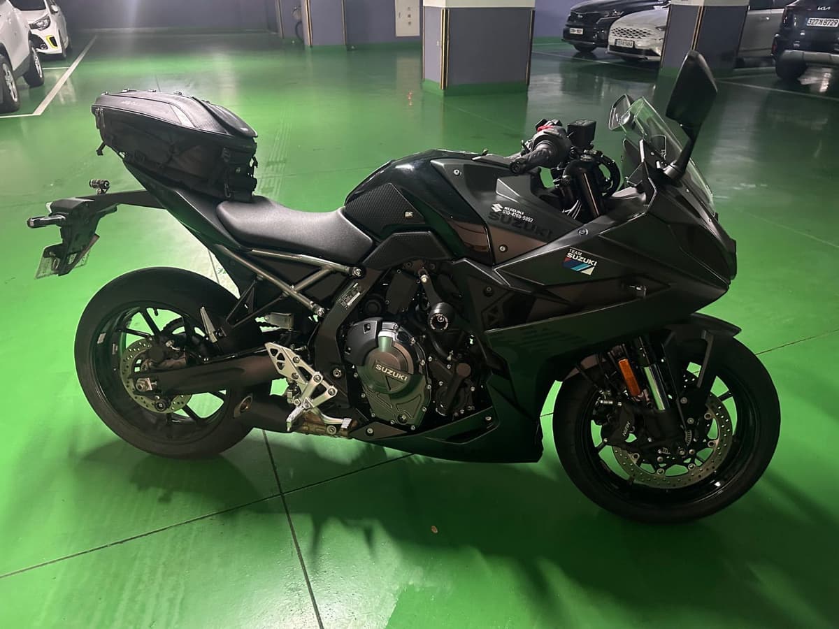 스즈키 GSX 8R 3