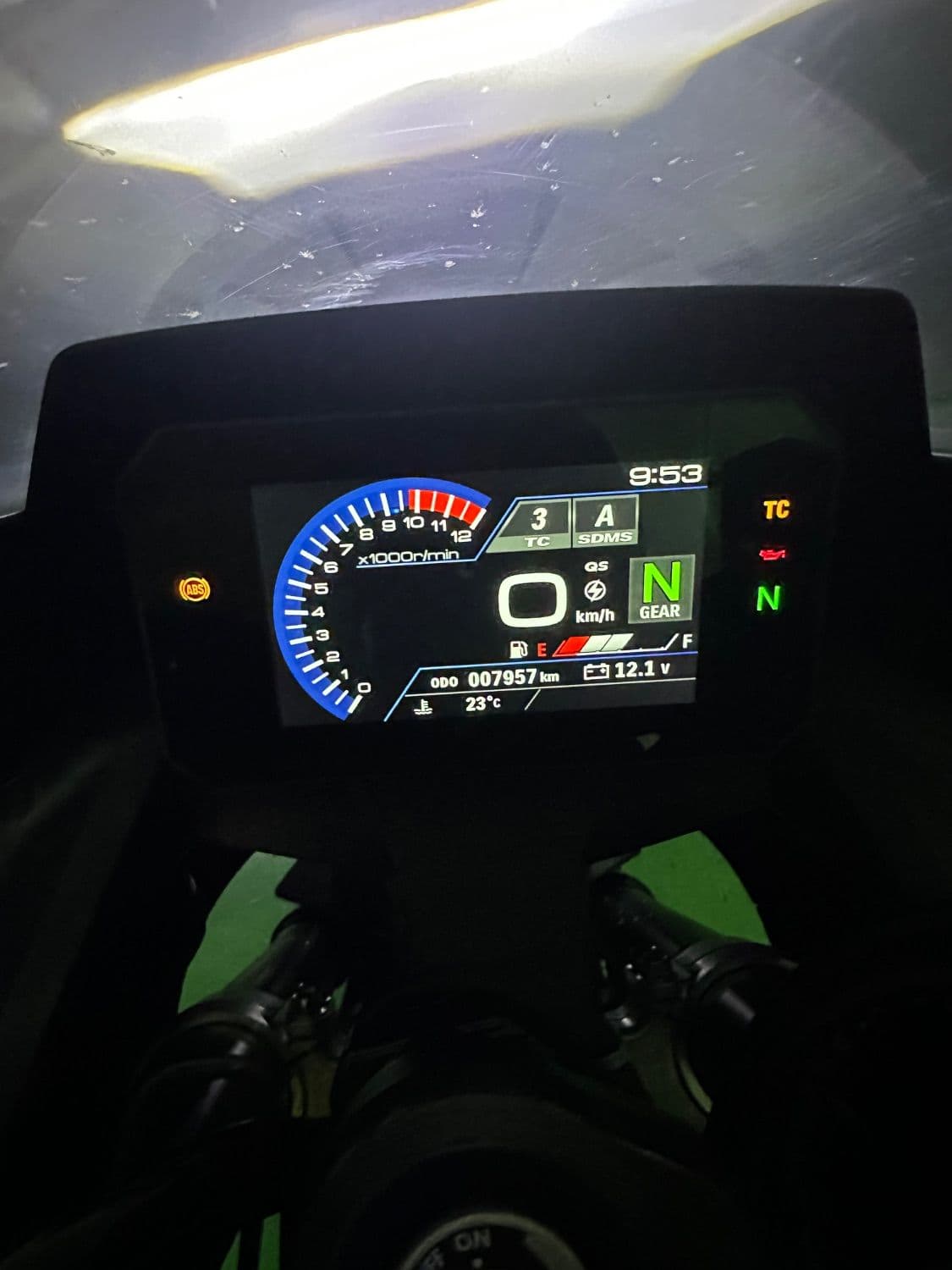 스즈키 GSX 8R 10